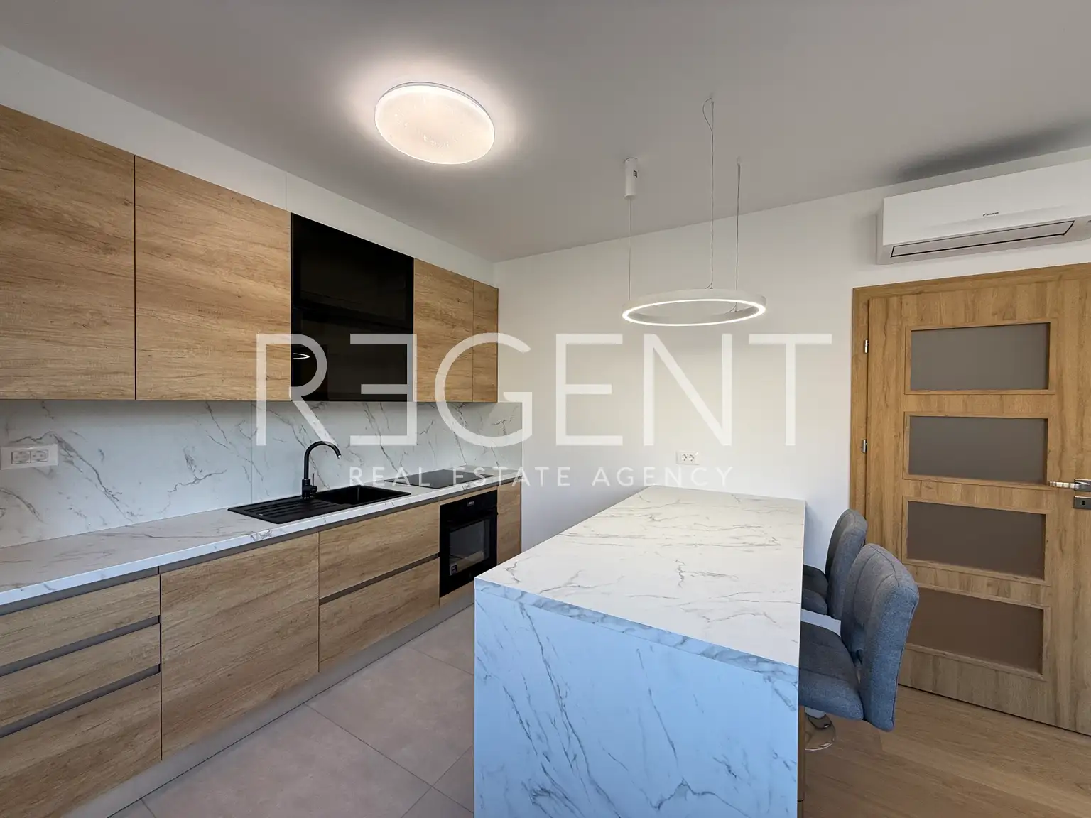 Záhřeb, Gračani – třípokojový byt se zahradou a garáží