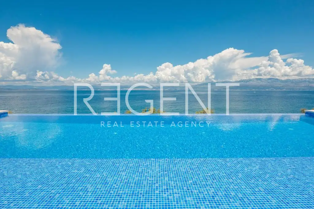 Brač - Moderna vila prvi red uz more