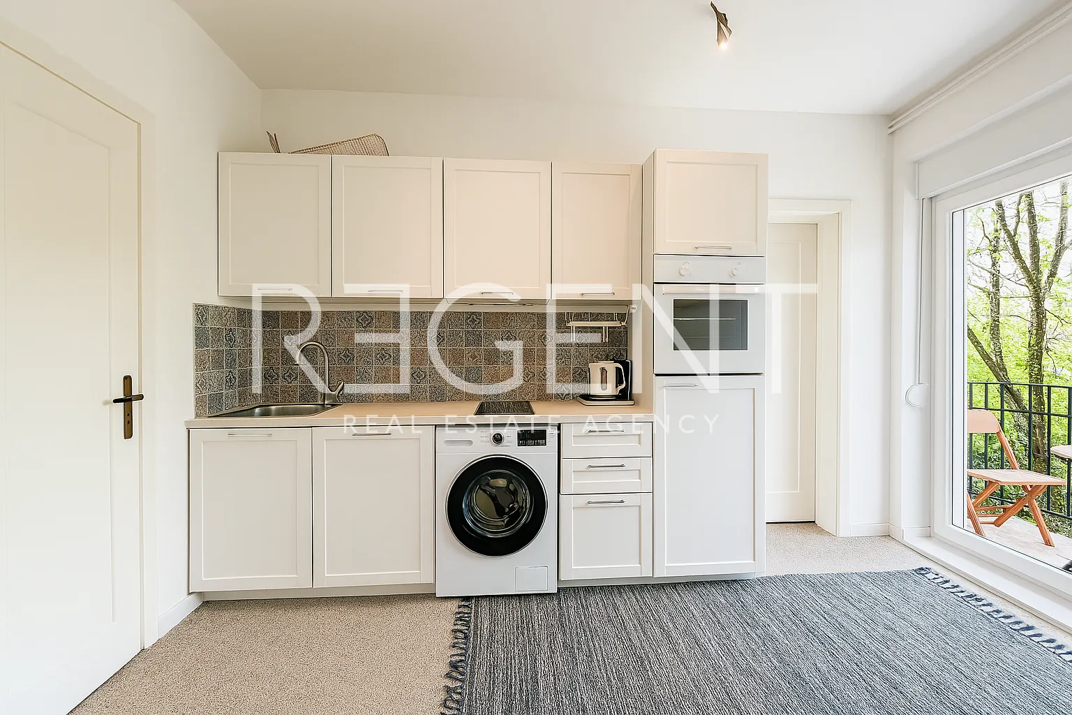 Zagreb, Kvaternikov trg – šarmantan stan od 30 m² s terasom za najam