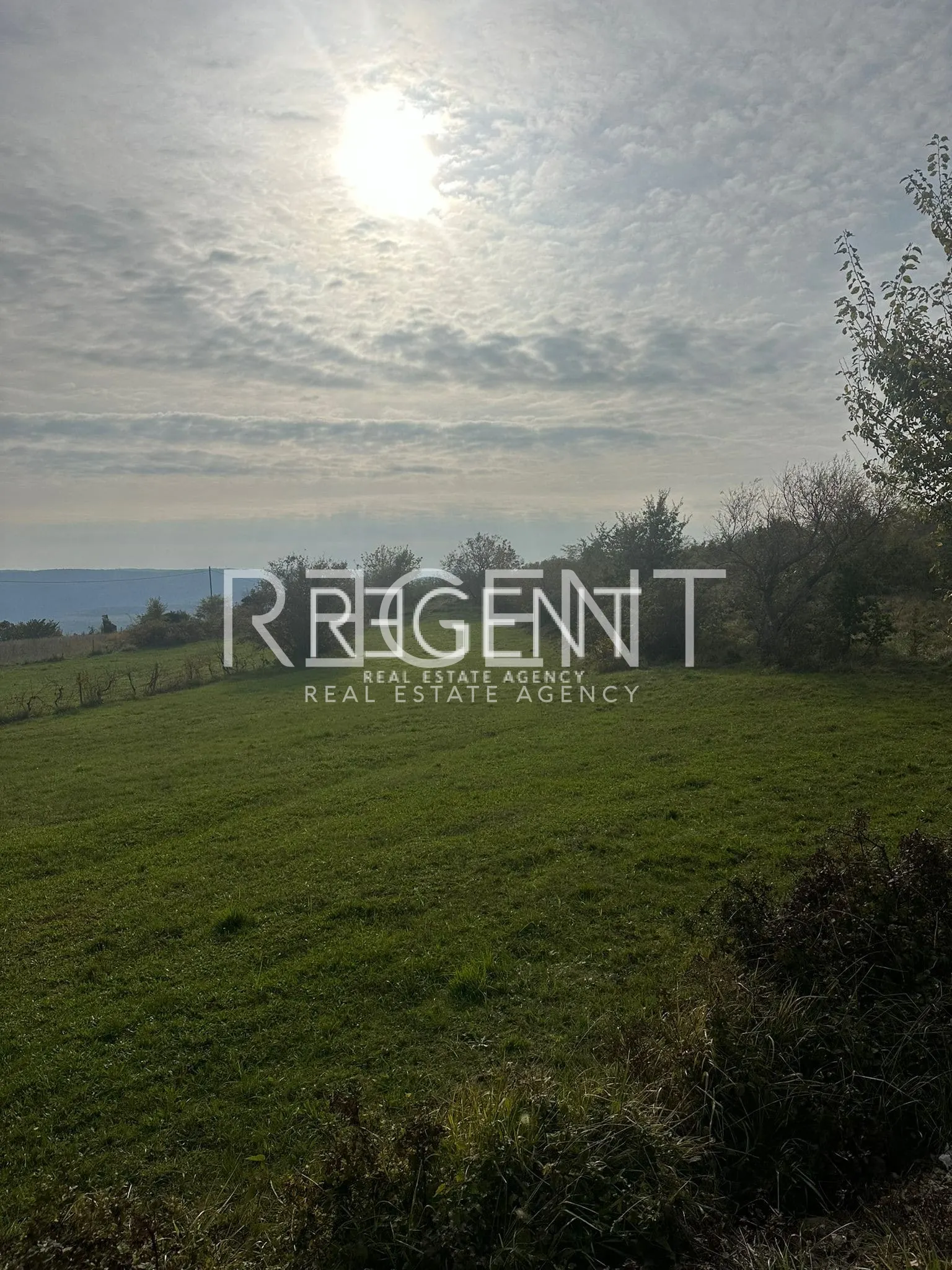 Istra, Oprtalj – Građevinsko zemljišto s projektom, NOVA CIJENA!