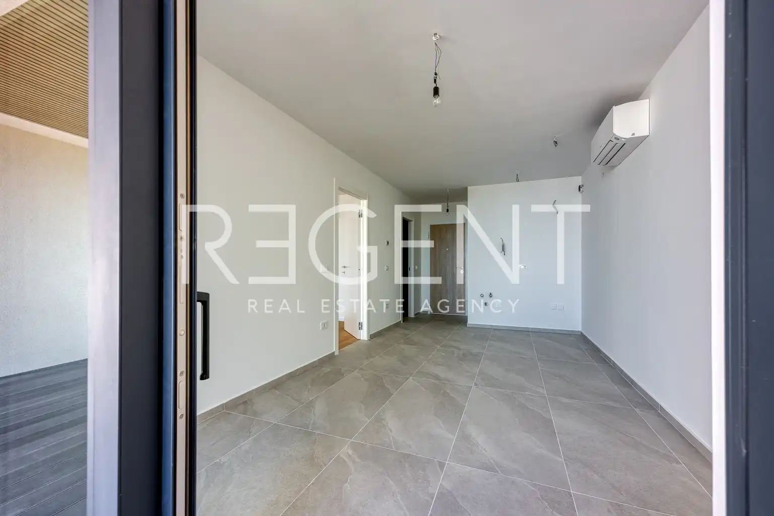 Istrie, Novigrad - Dvoupokojový apartmán v luxusním rezidenčním komplexu 60 m2