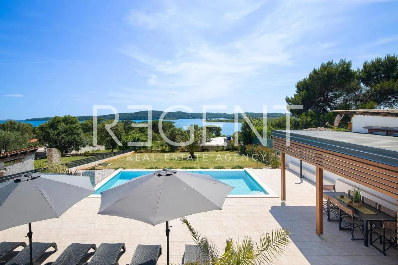 Istra, Medulin - Prekrasna villa s wellnessom NKP 190 m2 nadomak mora
