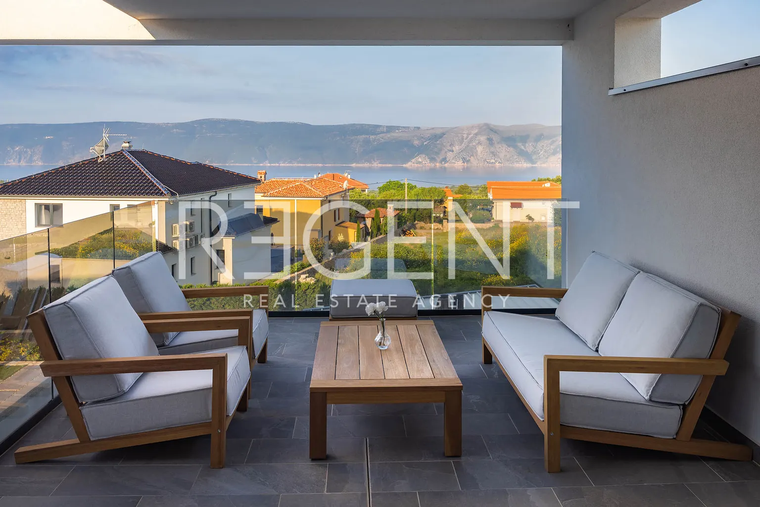 Krk, Linardići - Moderna luksuzna vila s infinity bazenom i pogledom na more 200m2