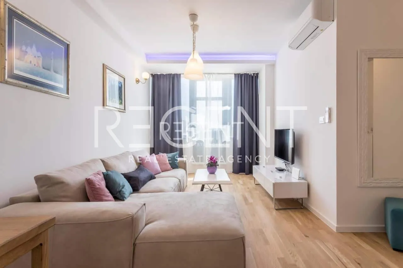 Split, Žnjan - Luksusowy dwupokojowy penthouse 70 m2 z tarasem