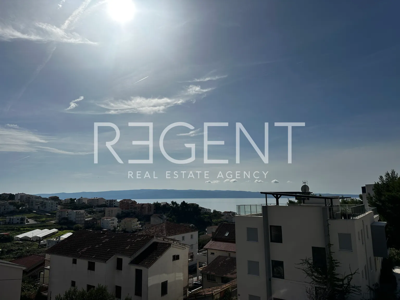 Split, Podstrana - Dom z trzema mieszkaniami i widokiem na morze 340m2