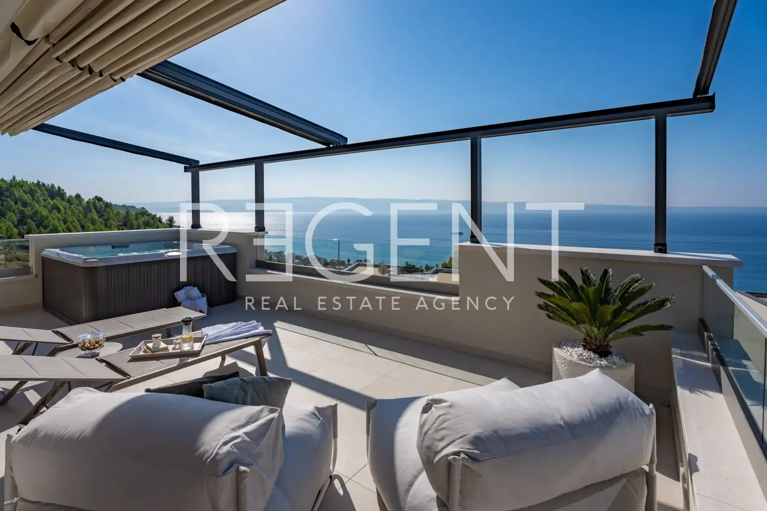 Podstrana - Moderná luxusná vila s bazénom a strešnou terasou