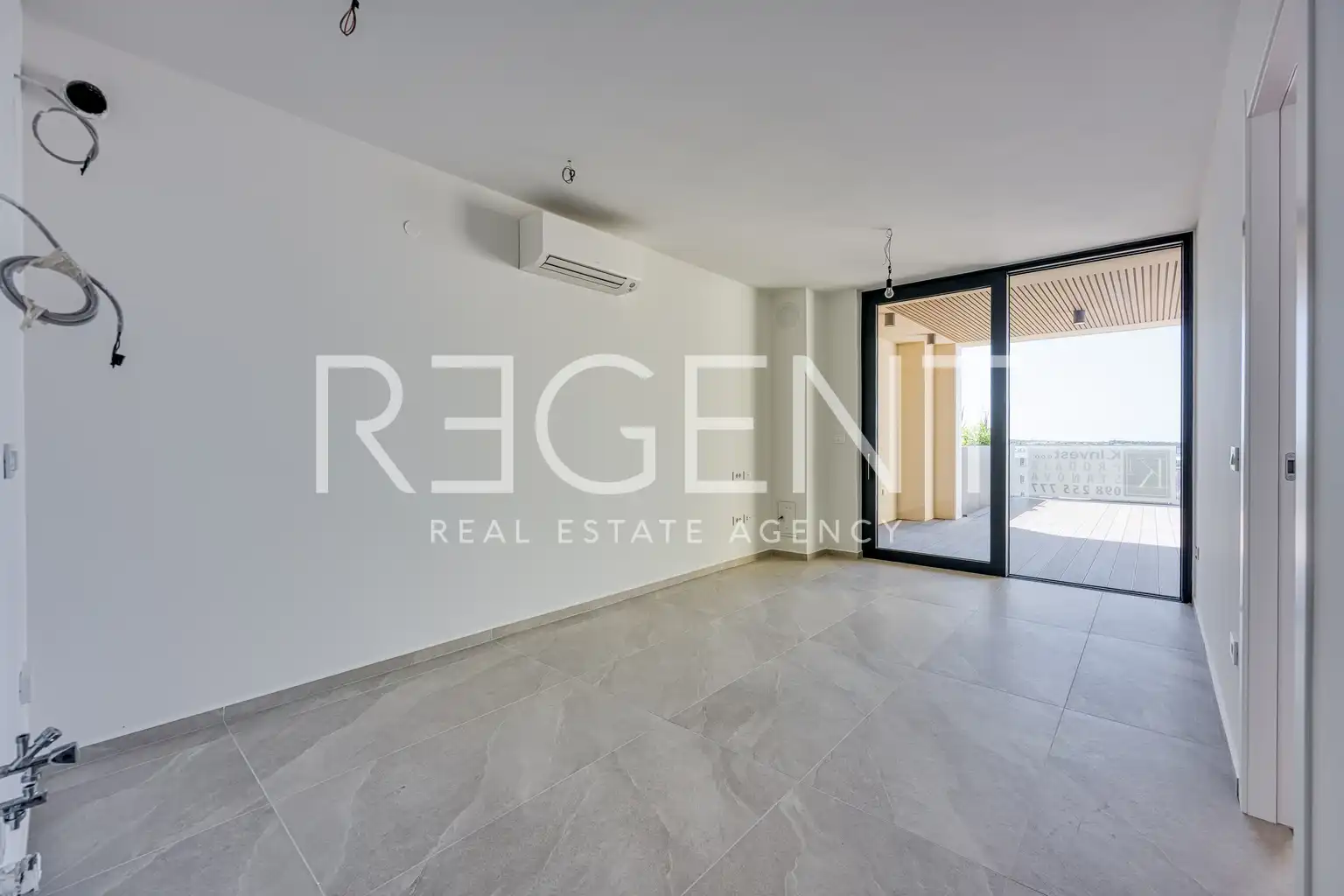 Istrie, Novigrad - Dvoupokojový apartmán v luxusním rezidenčním komplexu 60 m2