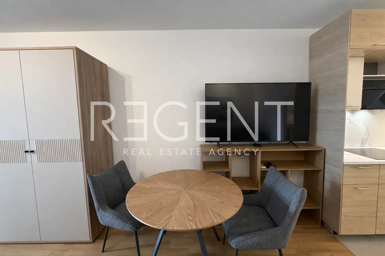 Zagreb, Špansko - studio moderne avec loggia