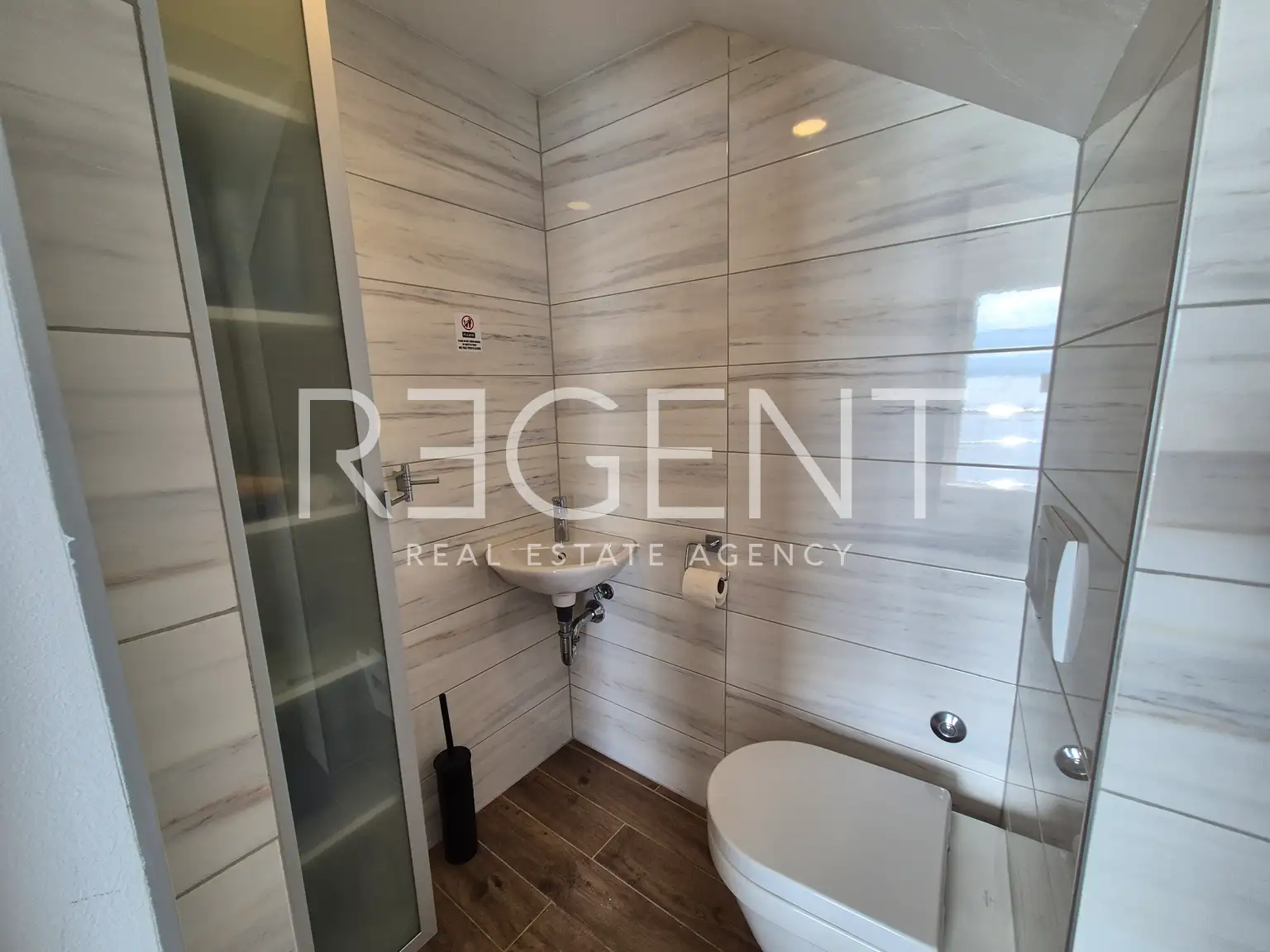 Omiš, Stanići – vila první řada u moře s velkým potenciálem