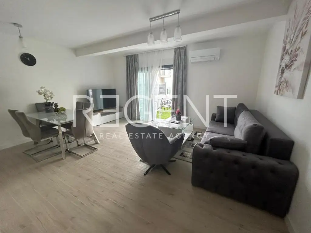 Split,Podstrana - Dvosoban stan sa vrtom