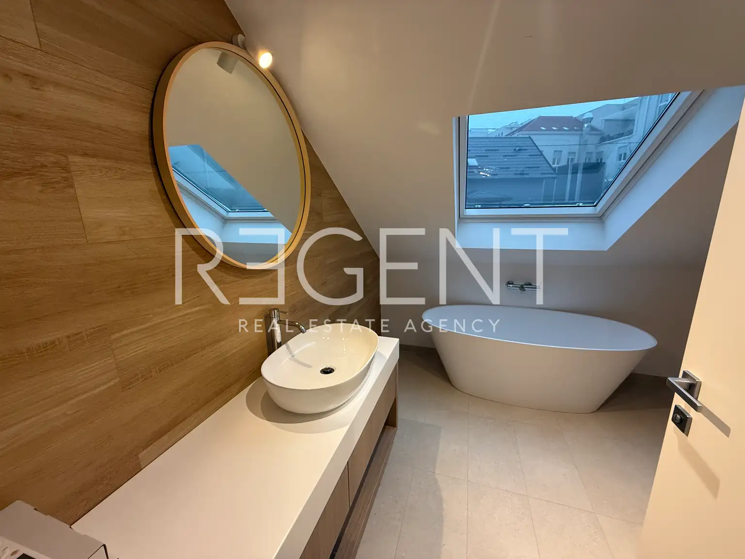 Zagreb, Srebrnjak - moderan trosoban stan u potkrovlju