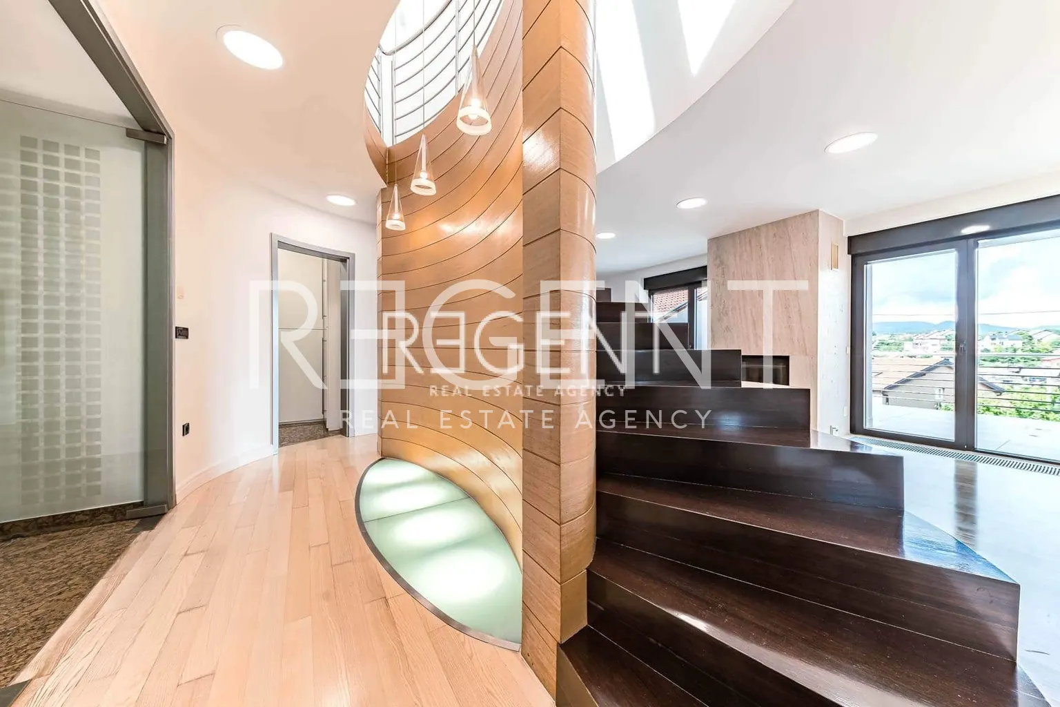 Zagrzeb, Lašćina - Piękna willa 310 m2, wynajem
