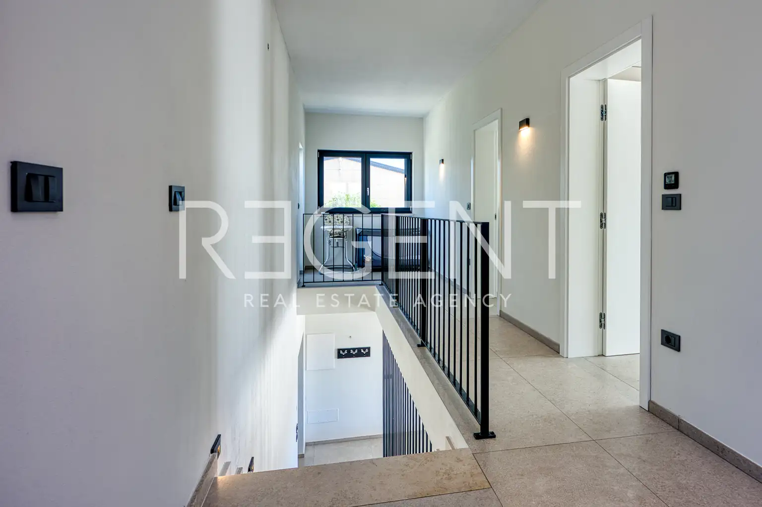 Kuća 230 m² — grijani bazen, krovna terasa, Poreč