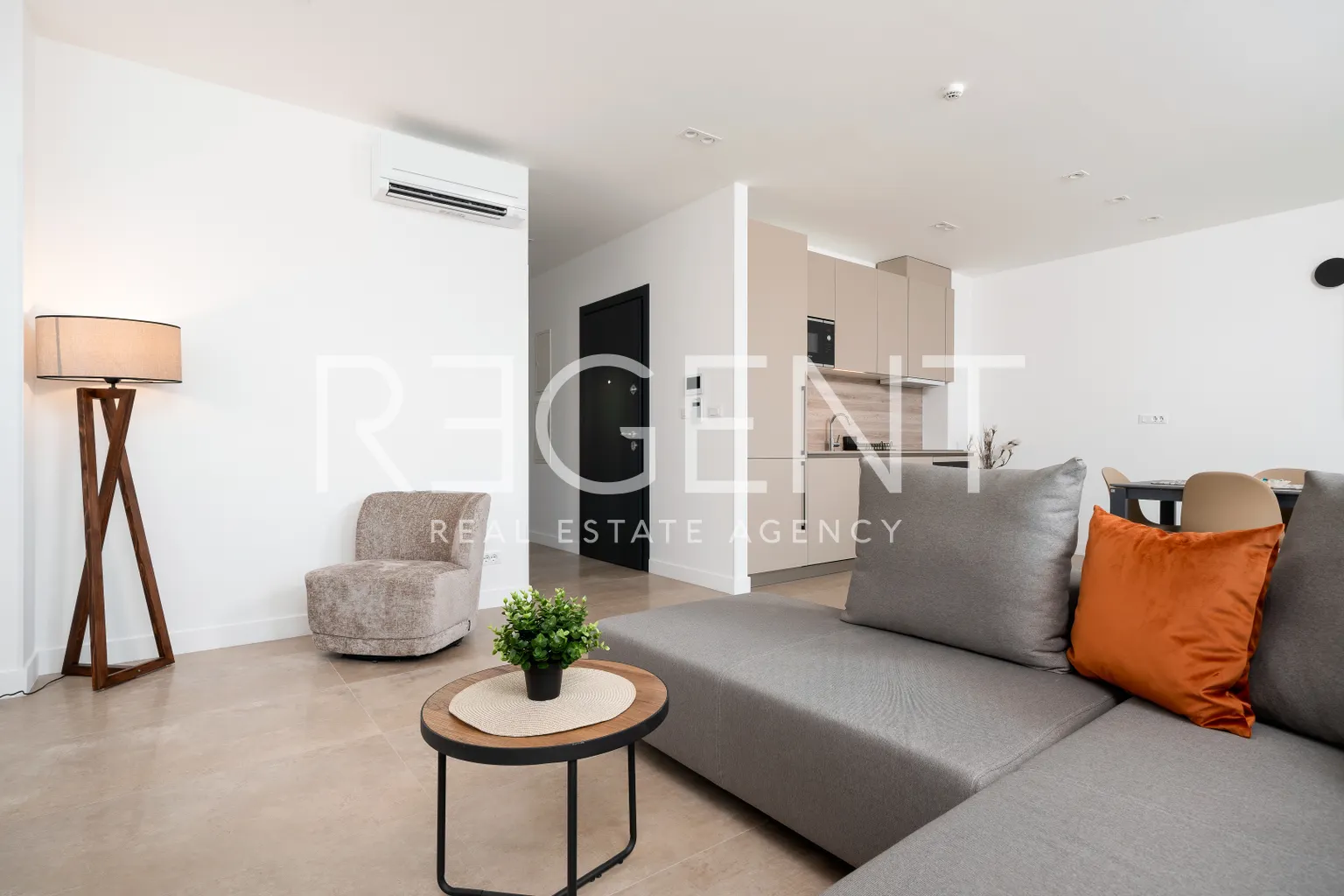 Split, Kaštel Lukšić - Moderní dvoupokojový byt 80 m2 DLOUHODOBÝ PRONÁJEM