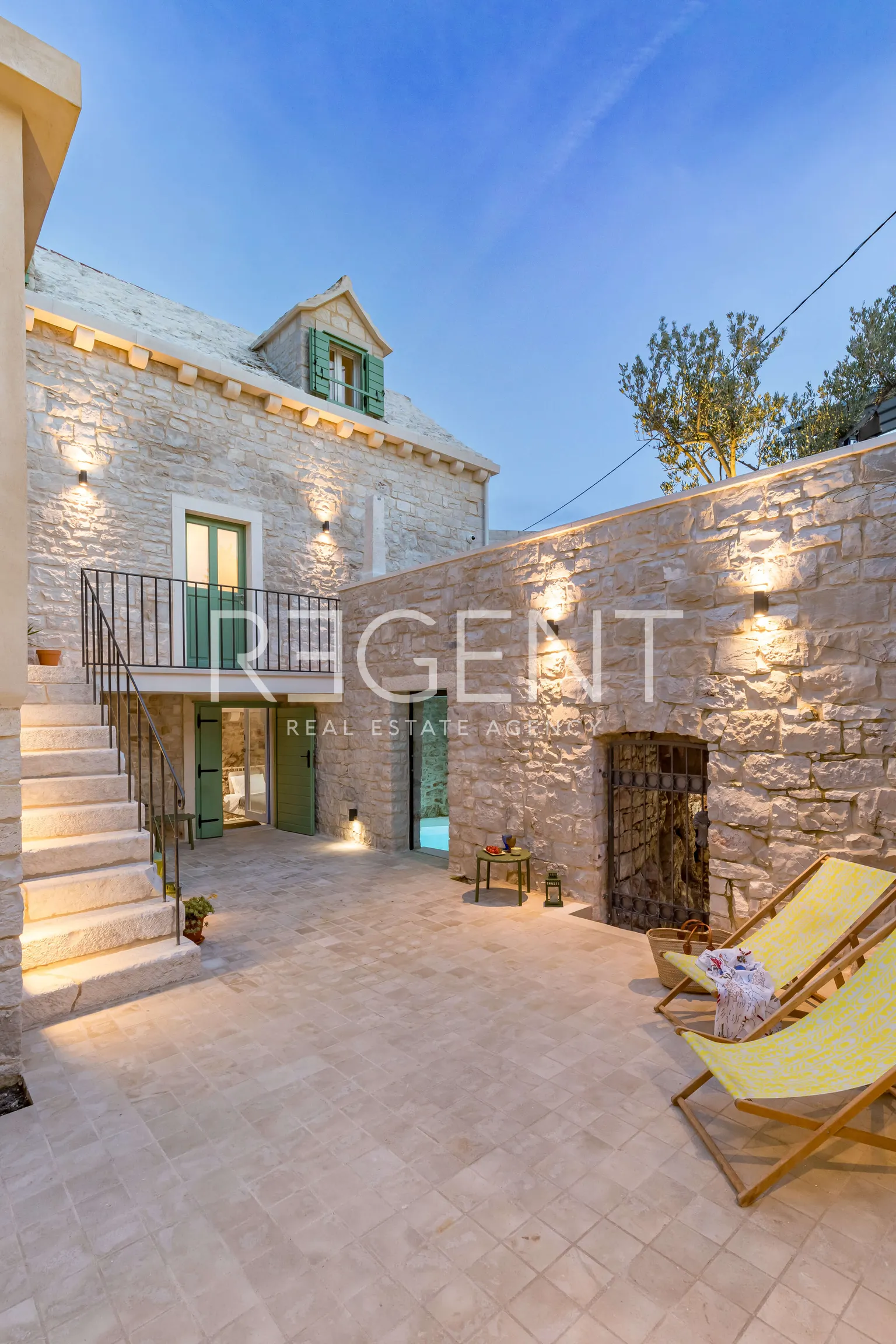 Brač, Pučišća - Nádherná kamenná vila 120 m2