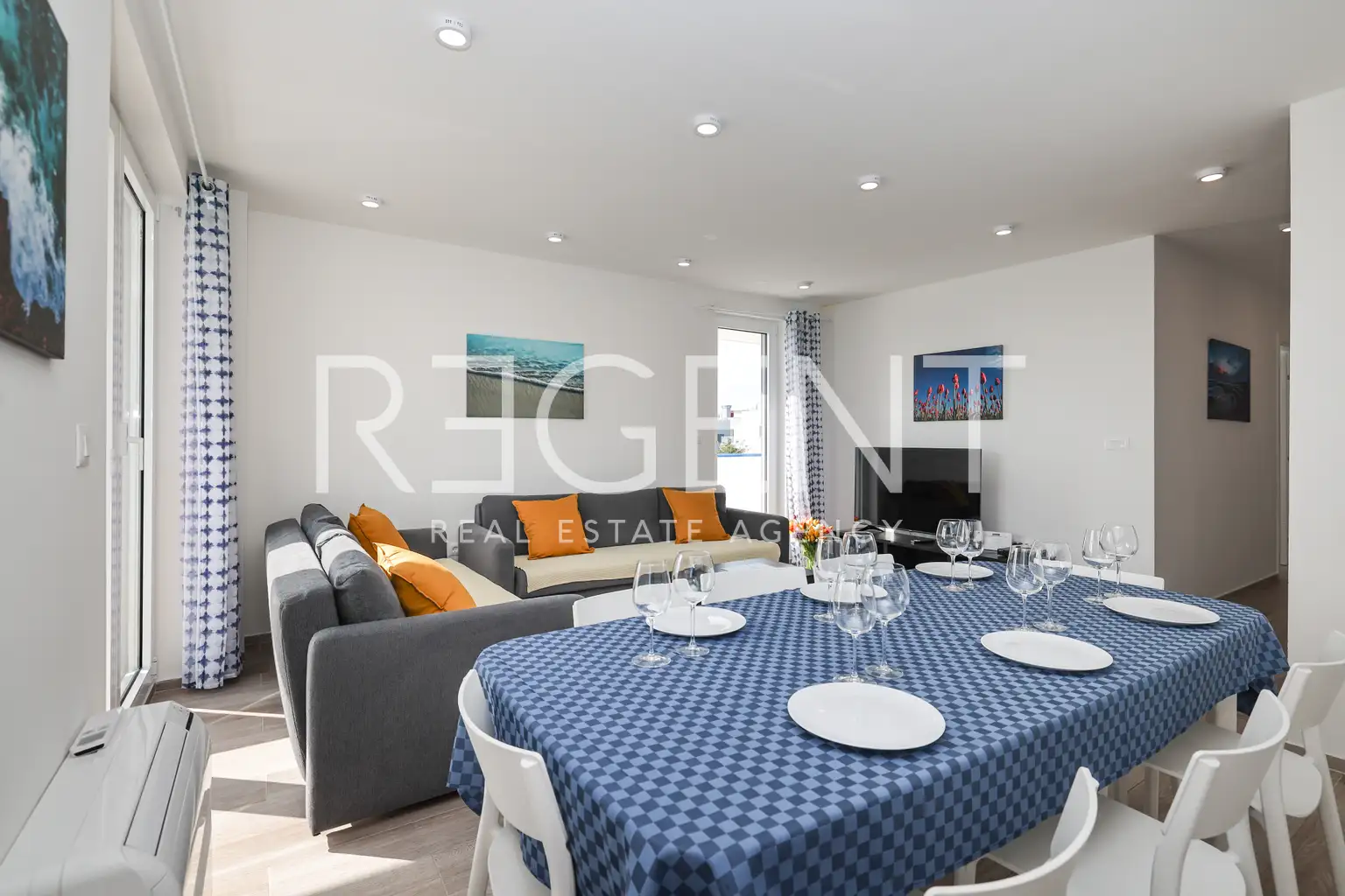 Privlaka - Dom szeregowy z basenem i tarasem na dachu.