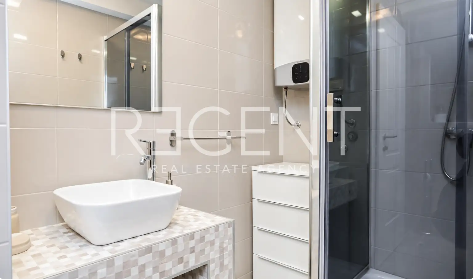 Šibenik, centrum – zrekonstruovaný kamenný dům se třemi apartmány
