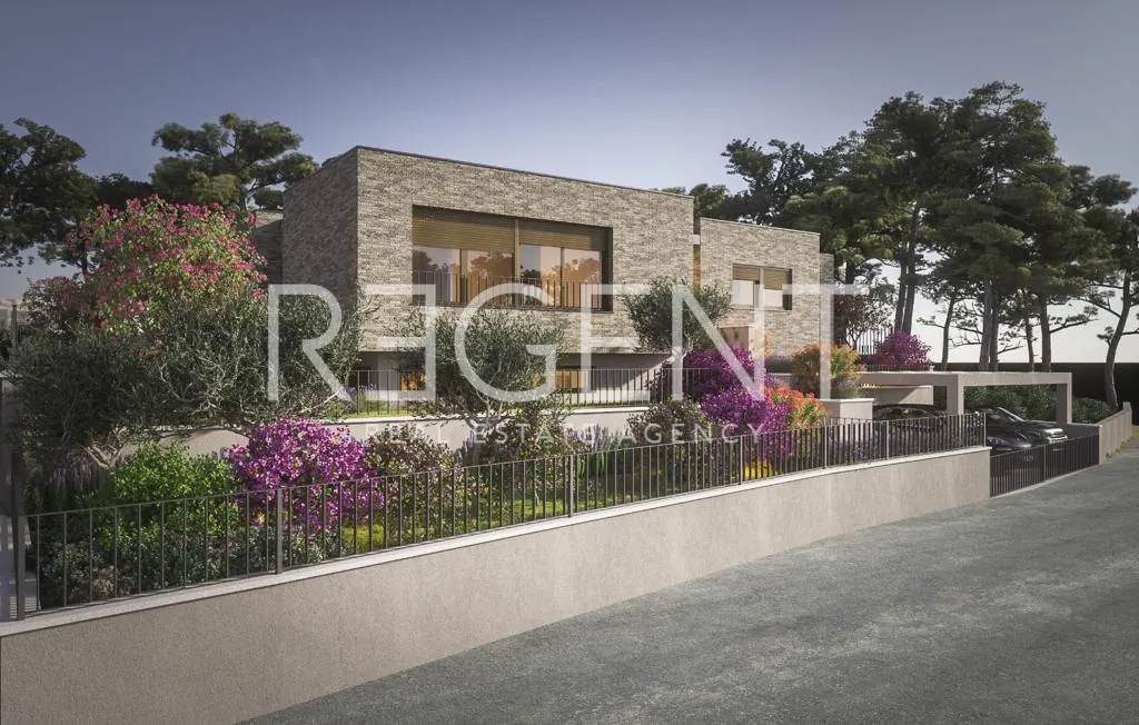 Šibenik, Brodarica - Moderne Villa in erster Reihe zum Meer