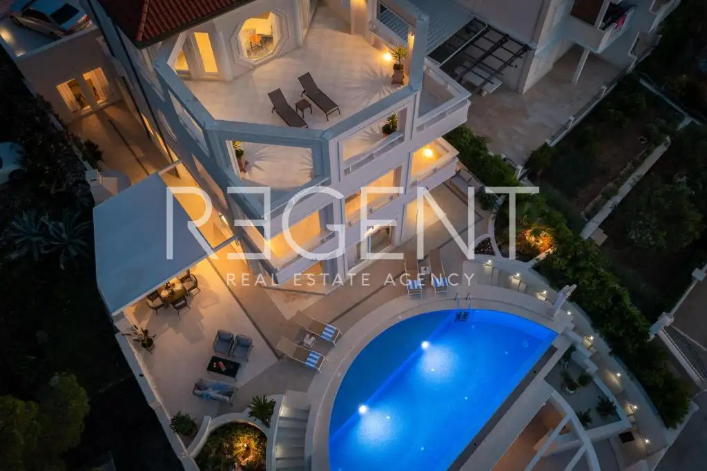 Brač - Moderna vila prvi red uz more