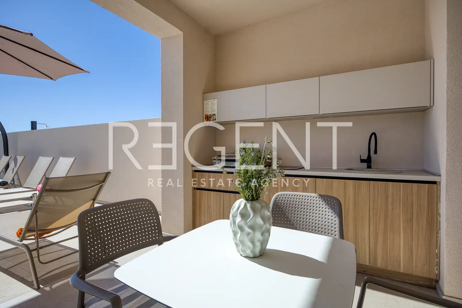 Kuća 230 m² — grijani bazen, krovna terasa, Poreč