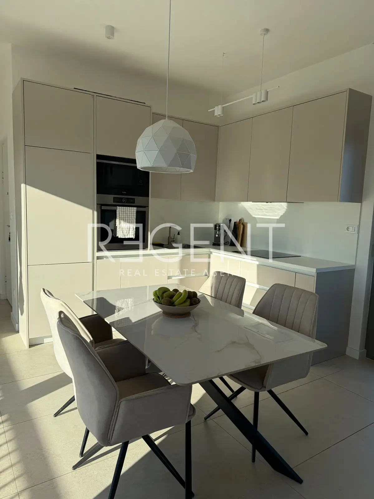 Castel Stafilić - Attico con due camere da letto e garage
