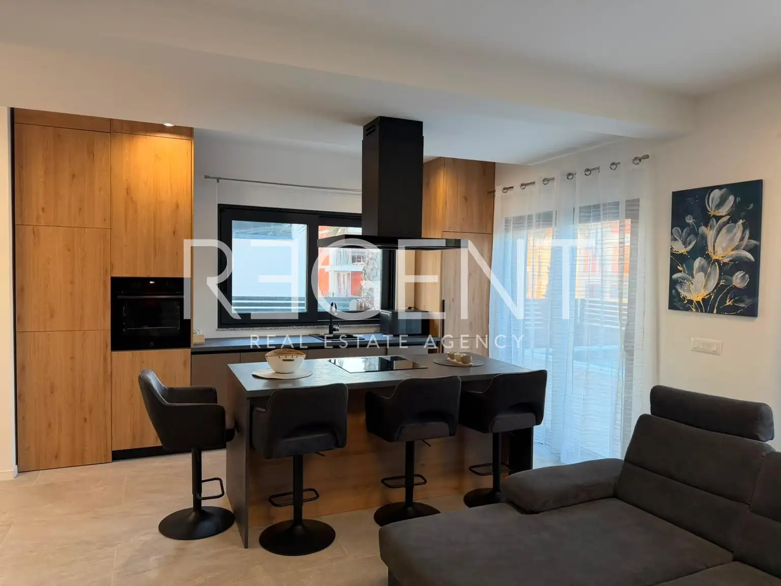 Privlaka, Sabunike — dvosoban stan 139 m2, bazen, vrt, parking mjesto