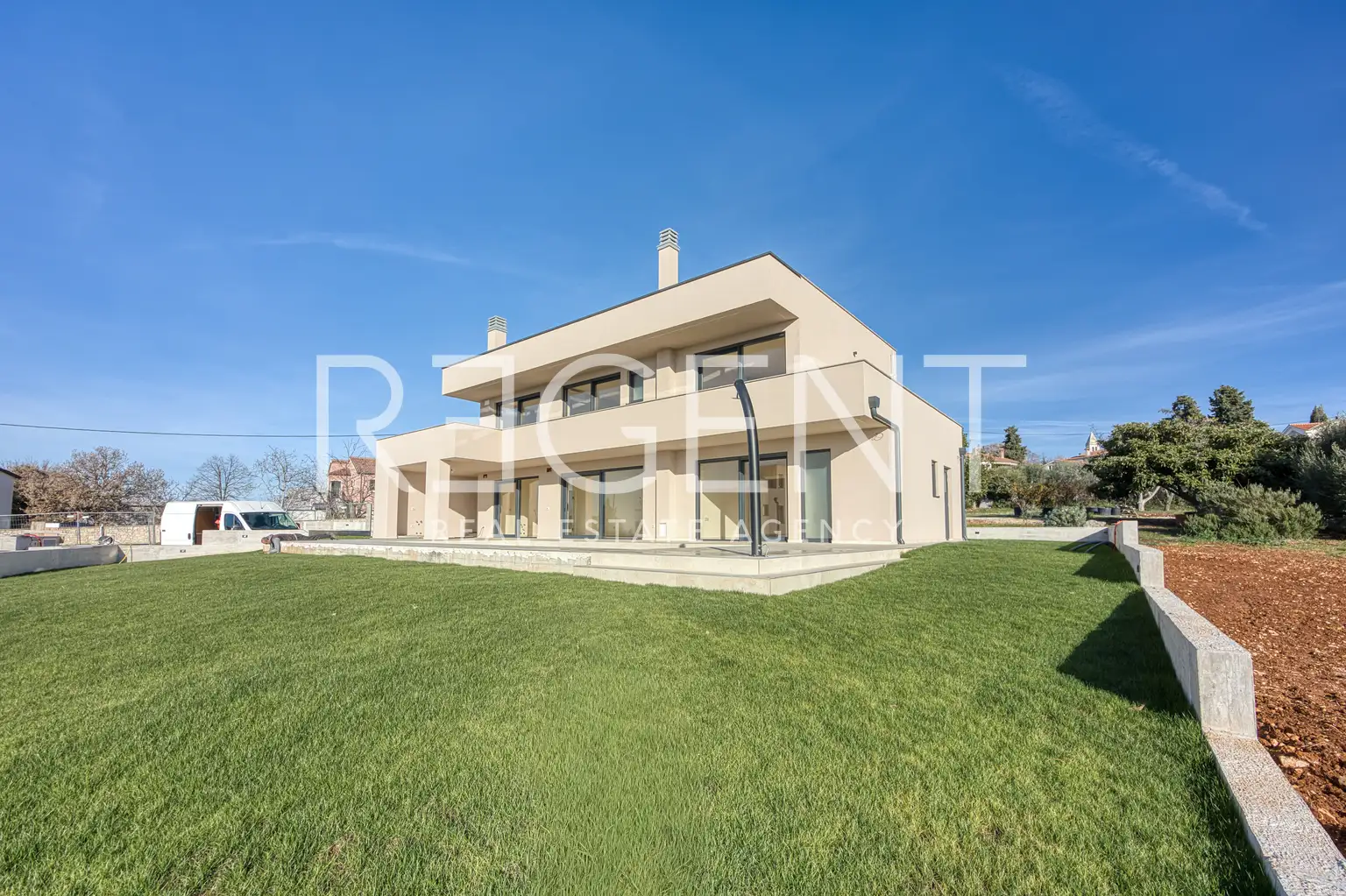 Poreč – Moderna vila s krovnom terasom