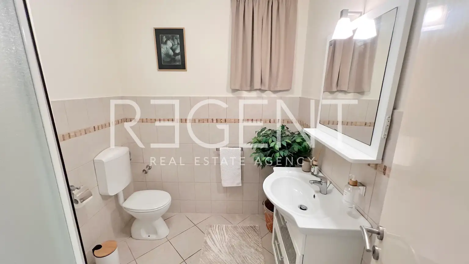 Villa 472 m², Brodarica — en première ligne de mer, 3 appartements