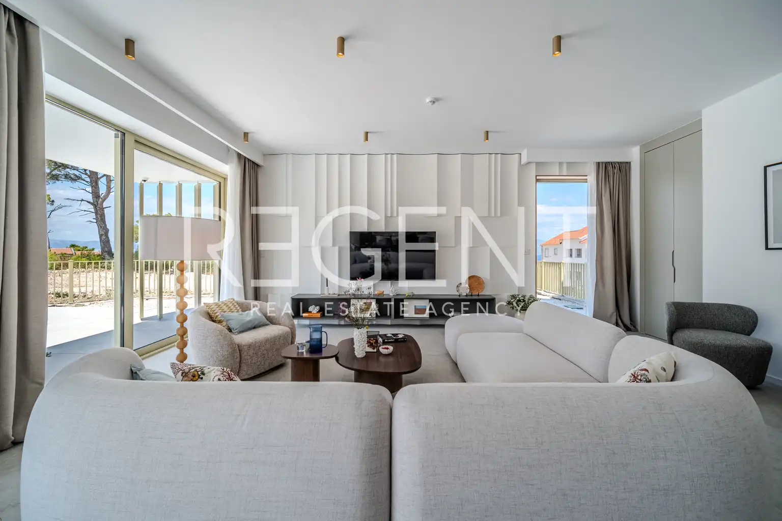 Brač, Sutivan - Predivna vila u blizini mora 274m2