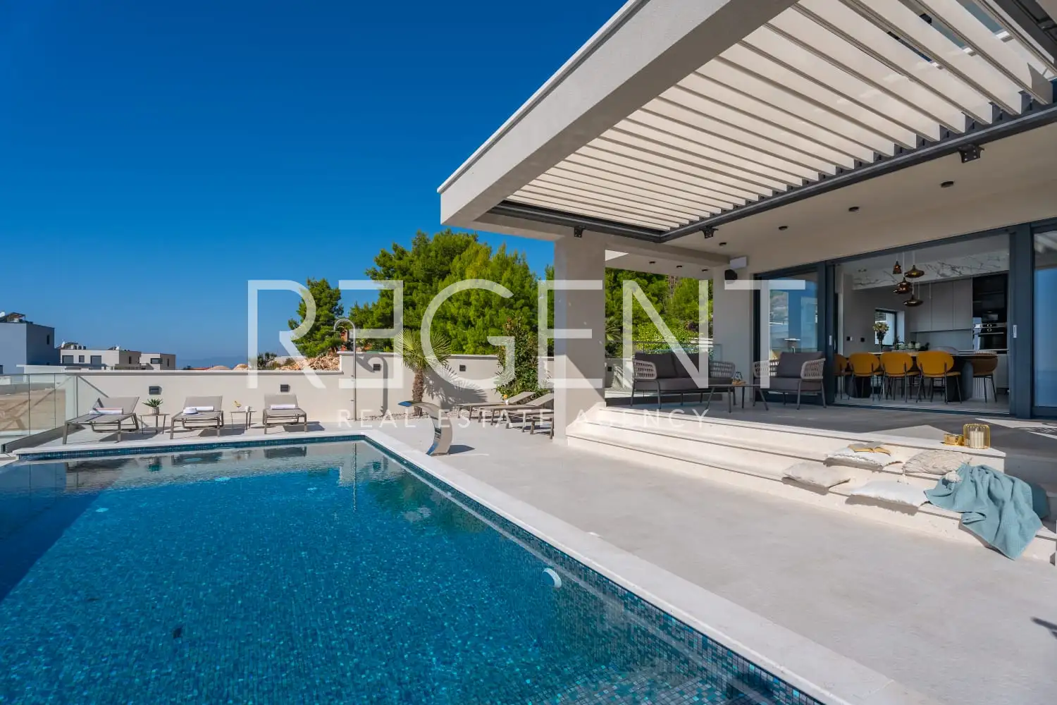 Podstrana - Moderná luxusná vila s bazénom a strešnou terasou