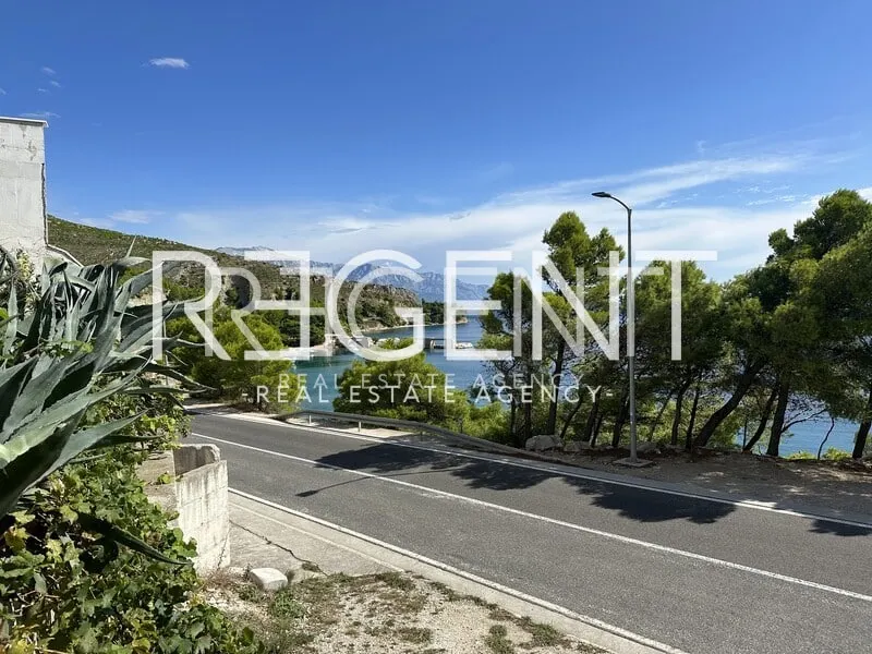 Omiš, Lokva Rogoznica - Stan prvi red uz more 41 m2