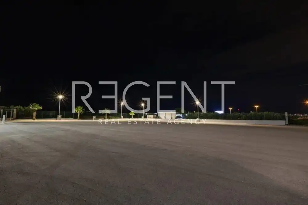 Trogir, Plano - obchodný priestor 500 m2