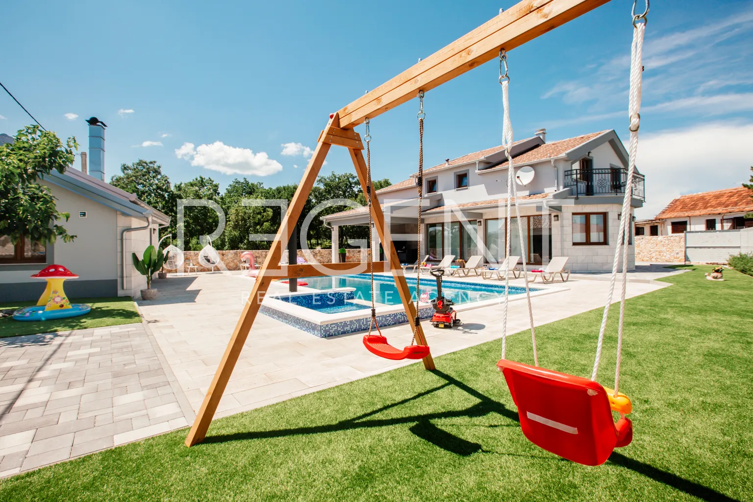 Imotski, Proložac - Modernly decorated villa 277 m2 on a plot of 1360 m2 in a quiet environment