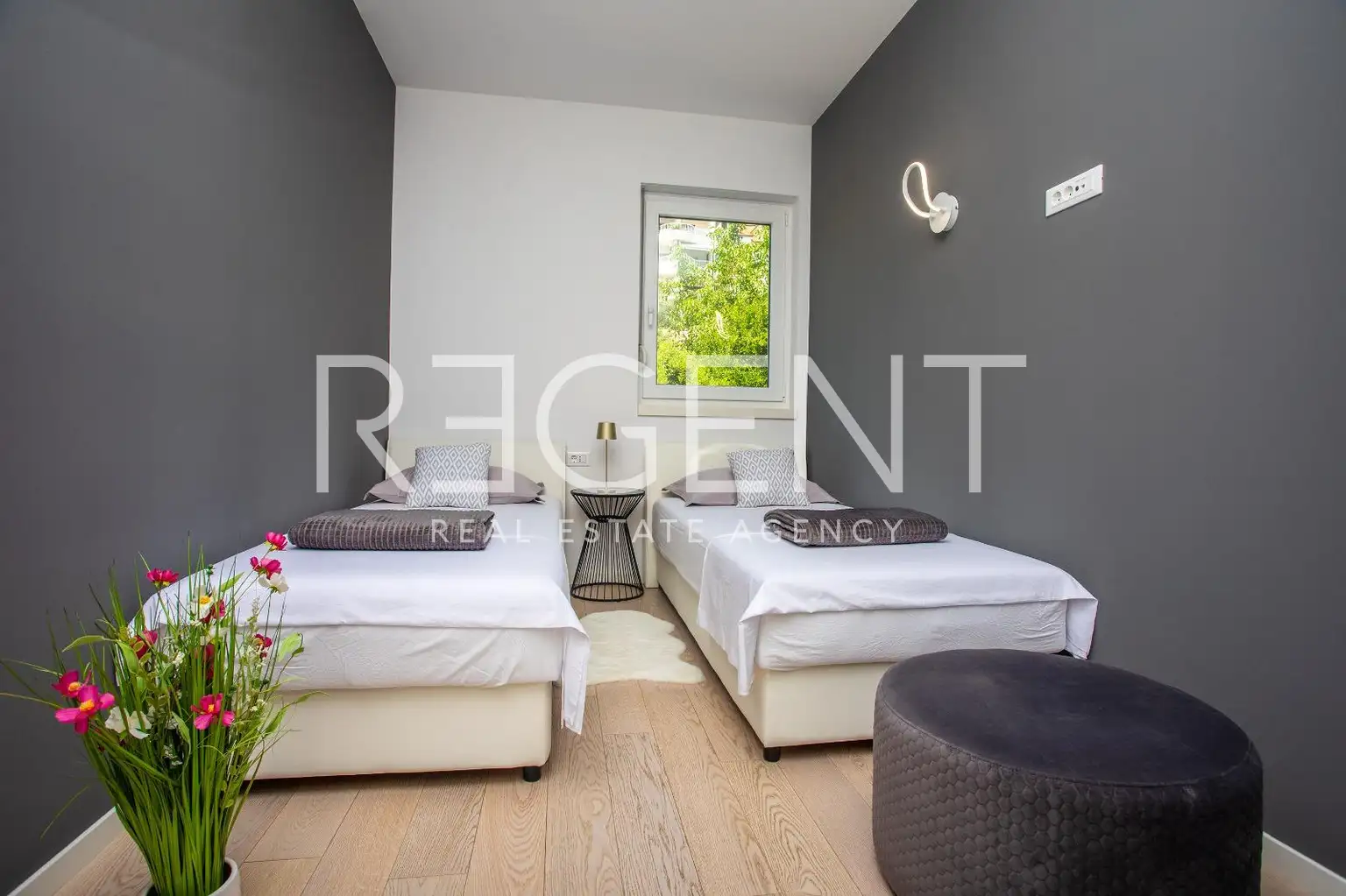 Split, Žnjan - Dvosoban stan sa loggiom i pogledom na more