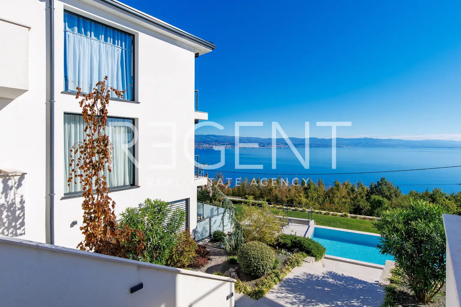 Stan 130 m², pogled na more, terasa i bazen – Opatija, Lovran