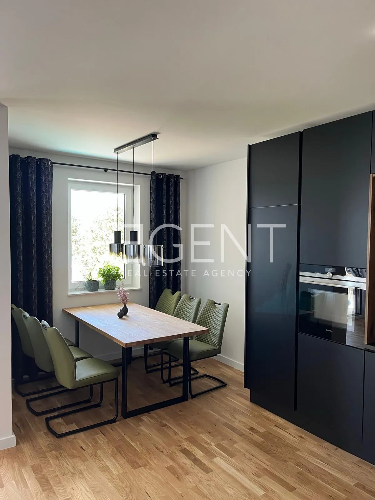 Novalja - Dvosobni penthouse s pogledom na more 108 m2