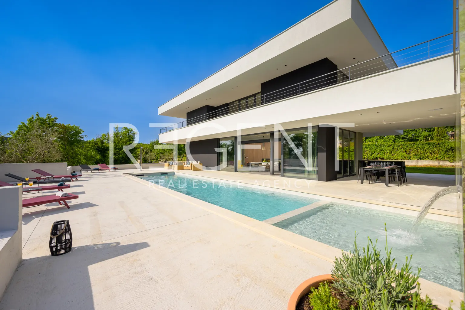 Istrie, Oprtalj - Luxusní designová vila 682 m2 novostavba
