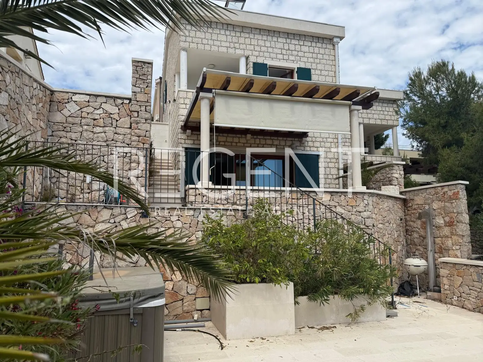 Milna, Brač - Ekskluzivna obiteljska vila prvi red do mora