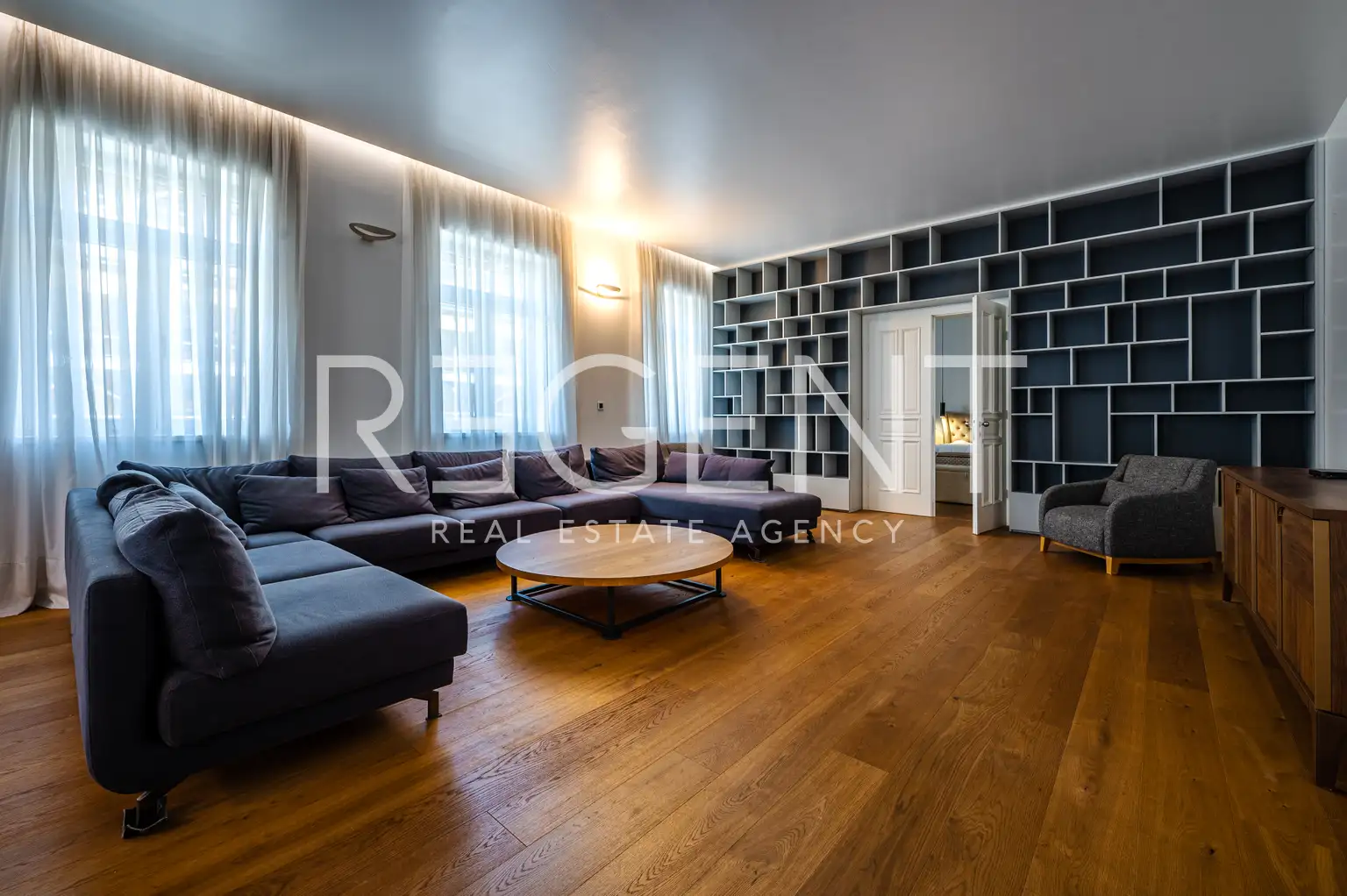 Appartement 240 m², Donji grad — 3 chambres, balcon, parking