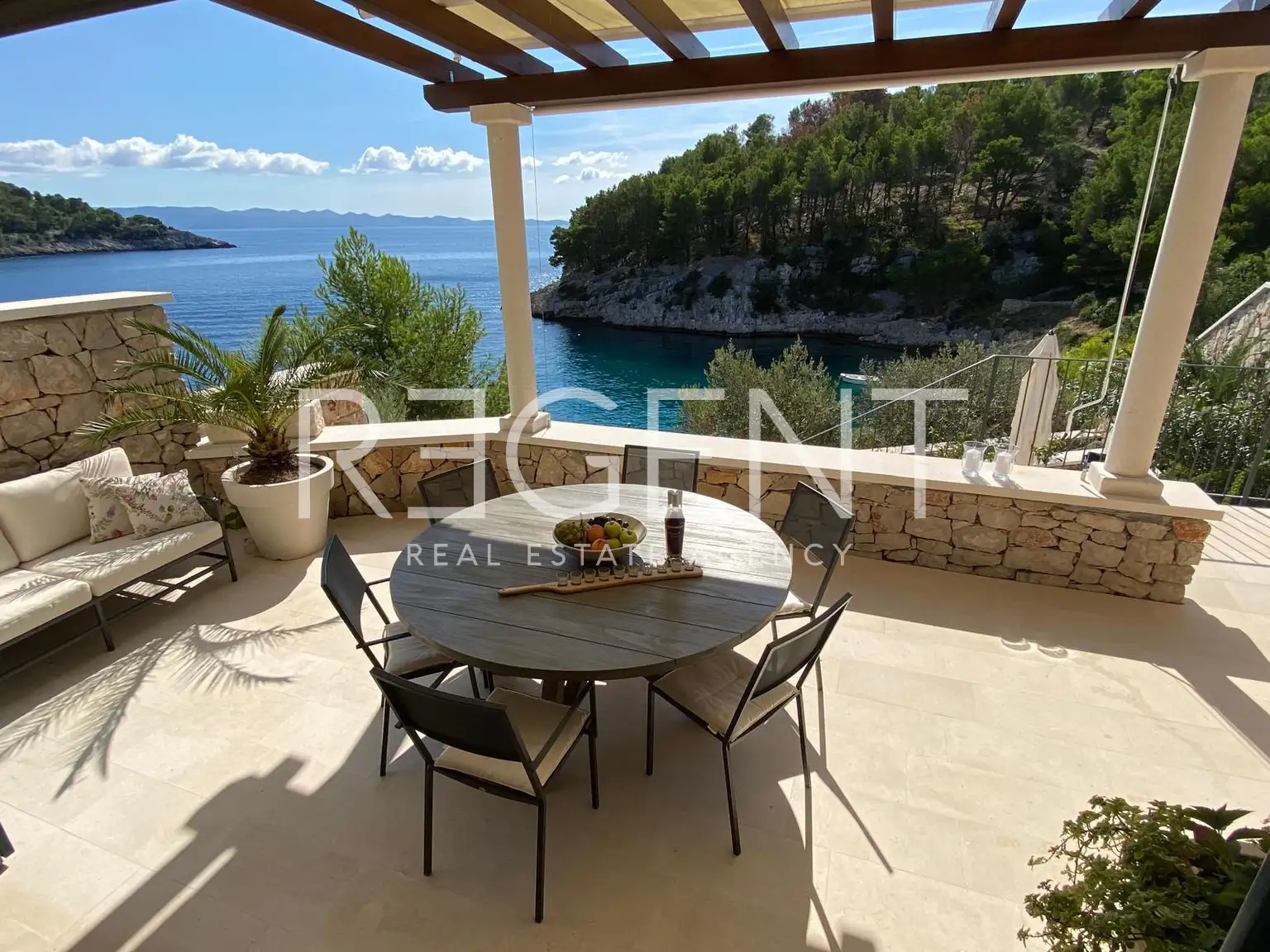 Milna, Brač - Exclusive family villa, first row to the sea