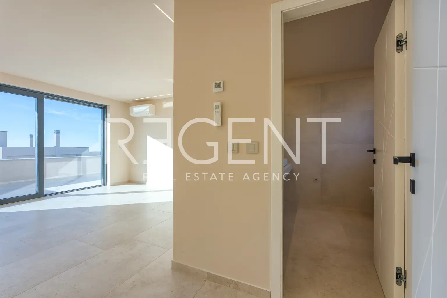 Poreč – Moderna vila s krovnom terasom