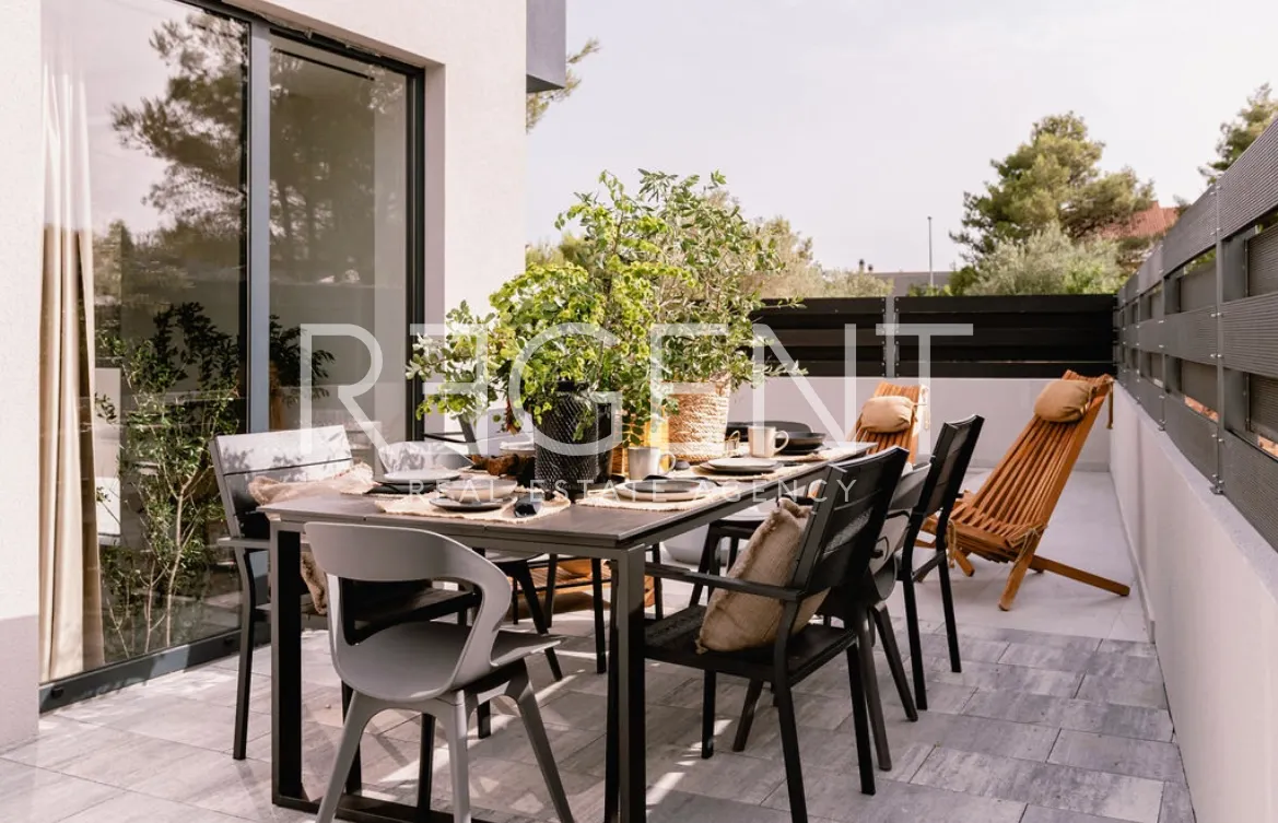 Šibenik, Vodice - Moderní vila, novostavba 200 m2