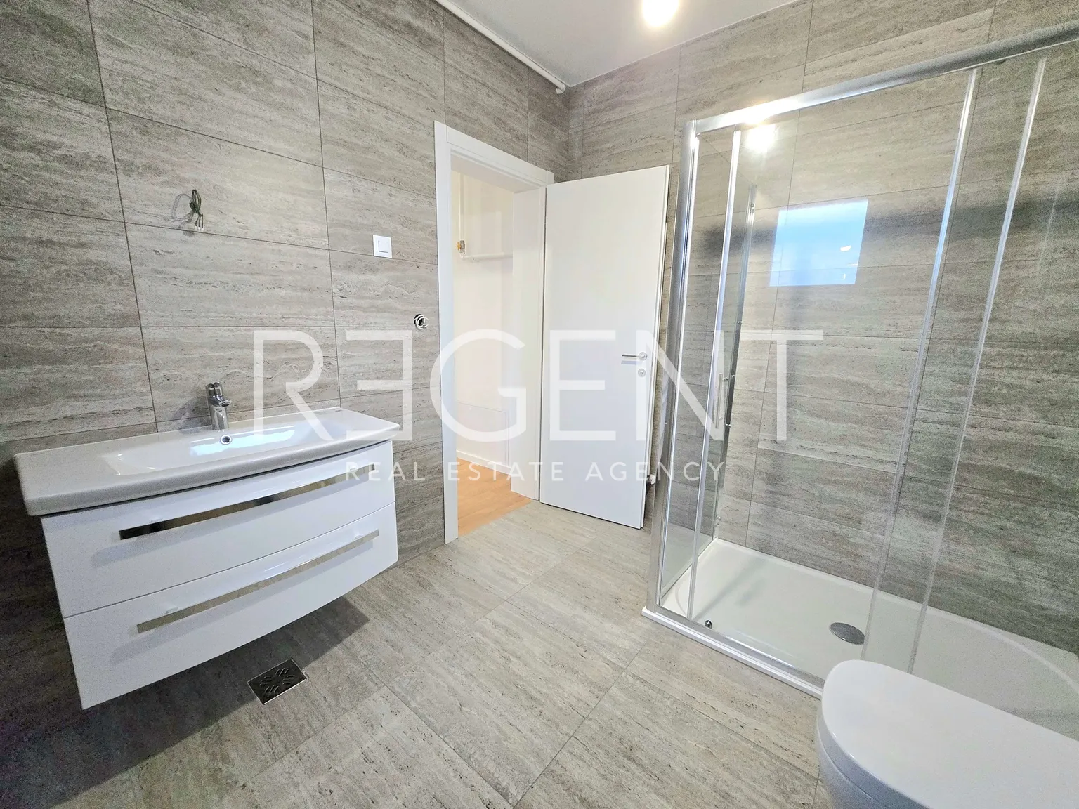 Sveta Nedelja, Kerestinec- Trosoban stan 100 m2 s vrtom