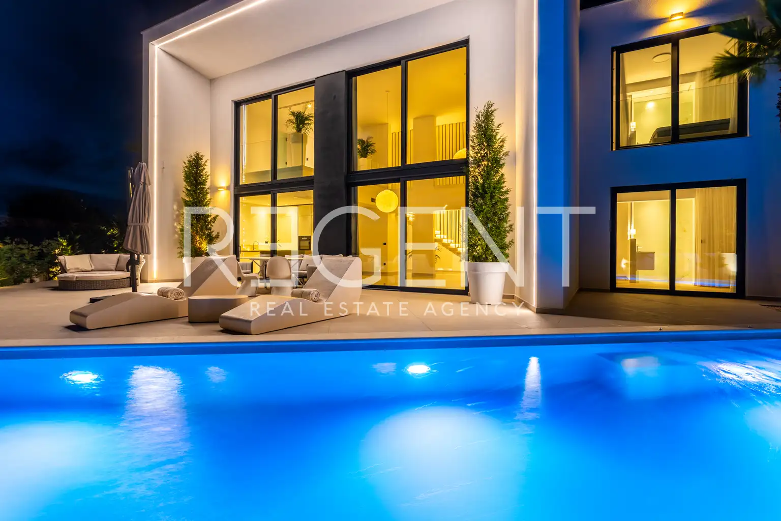 Villa de luxe avec vue dégagée sur la mer dans un endroit exclusif à Primošten