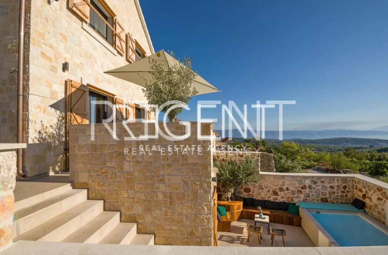 Hvar - villa in pietra dal design unico di 250m2