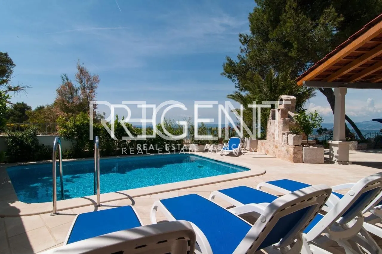 Brač, Mirca - Vila s bazenom uz more 330m2