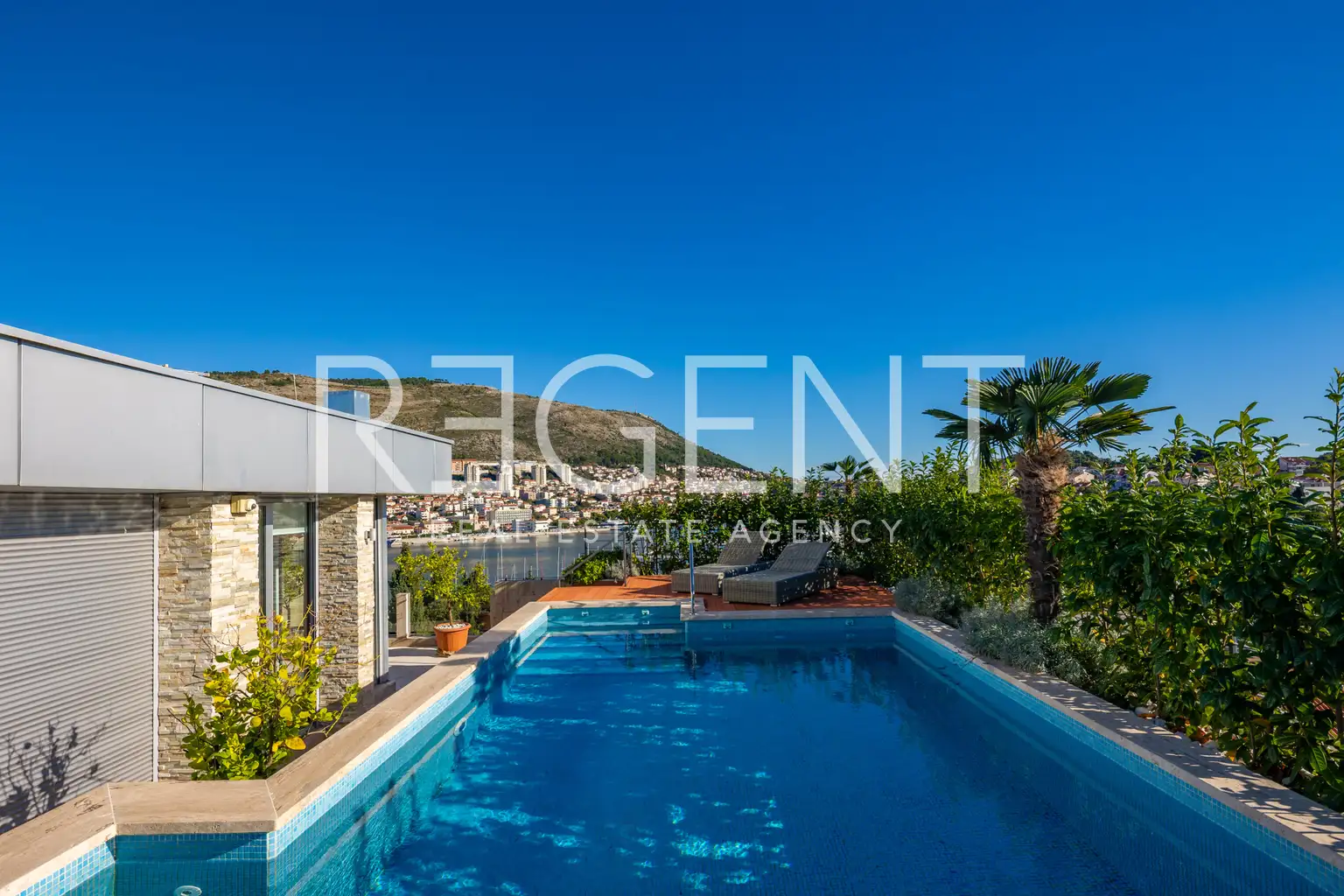 Dubrovnik, Lapad – penthouse 268 m², krovna terasa, bazen, garaža