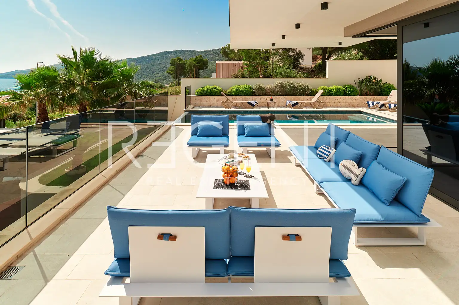 Trogir, Marina - Vila 400 m², 4 pokoje, bazén 30 m², 150 m od moře