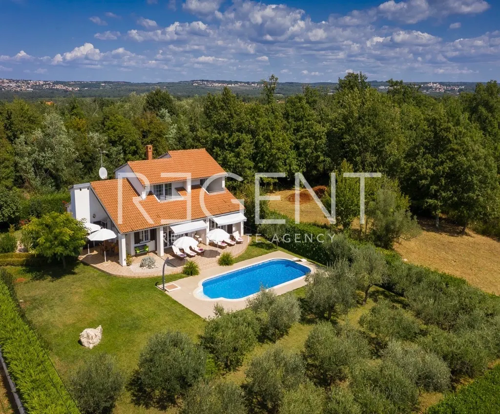 Istra, Poreč – Moderna vila s bazenom 240 m2