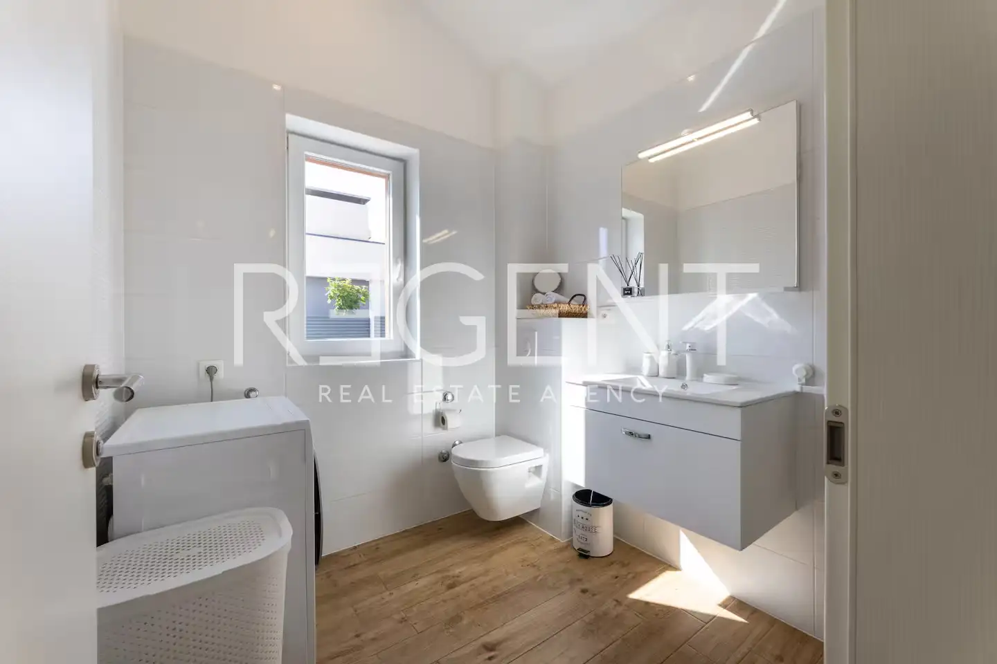 Maison avec piscine, 260m²